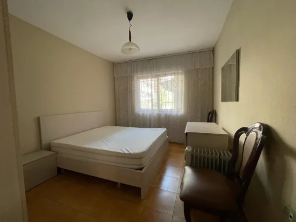 Tirane, jepet me qera apartament 1+1+Ballkon Kati 2, 70 m² 400 € (ali demi)