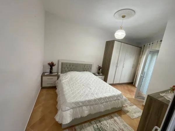 Tirane, jepet me qera apartament 1+1 Kati 4, 65 m² 500 € (Liqeni Thate)