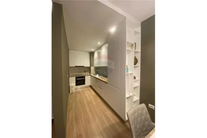 Tirane, jepet me qera apartament 2+1 Kati 1, 90 m² 600 € (Brryli - Materniteti i Ri)