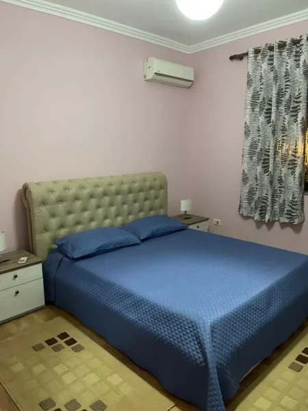 Tirane, jepet me qera apartament 2+1 Kati 1, 99 m² 550 € (Medrese)