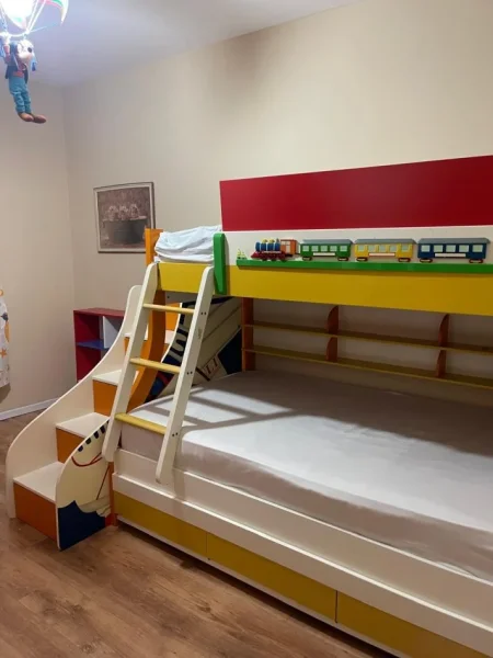 Tirane, jepet me qera apartament 2+1 Kati 1, 99 m² 550 € (Medrese)