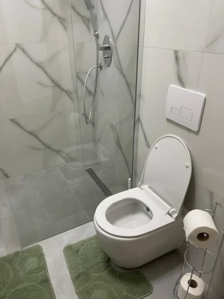Tirane, jepet me qera apartament 2+1 Kati 1, 99 m² 550 € (Medrese)