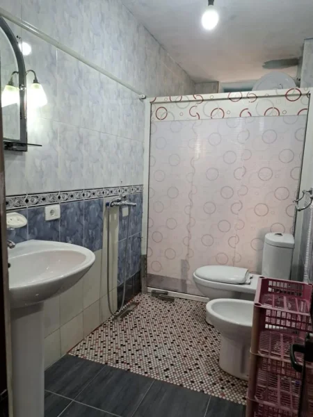 Apartament 2+1+2 për qira tek Rruga e Elbasanit, prane Gjimnazit Asim Vokshi! 700 €
