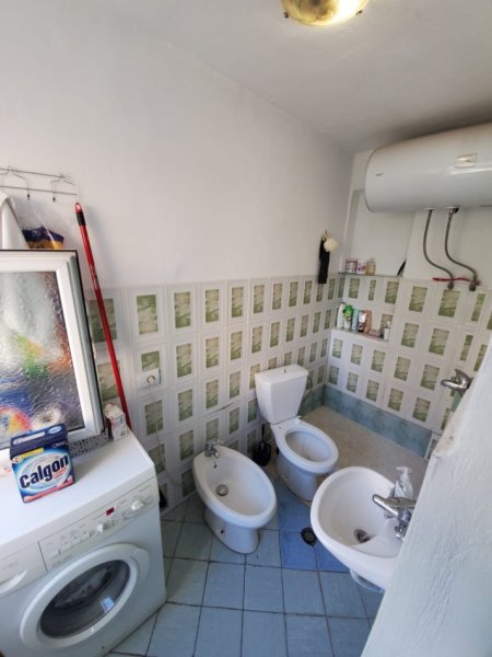 Tirane, jepet me qera apartament 1+1 Kati 2, 68 m² 330 € (brryli)