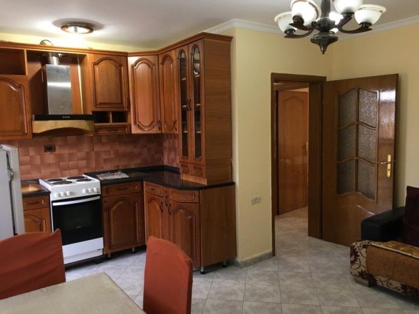 Tirane, jepet me qera apartament 2+1 Kati 5, 75 m² 400 € (Ish restorant Durresi)