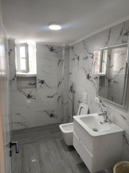 Tirane, jepet me qera apartament 2+1 Kati 3, 80 m² 600 € (Harry Fulltz)