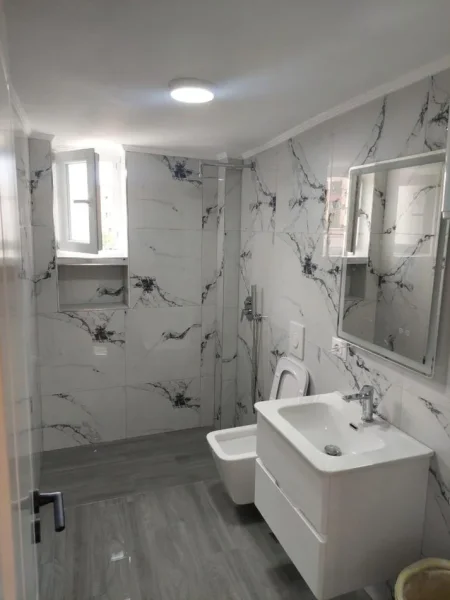 Tirane, jepet me qera apartament 2+1 Kati 3, 80 m² 600 € (Harry Fulltz)