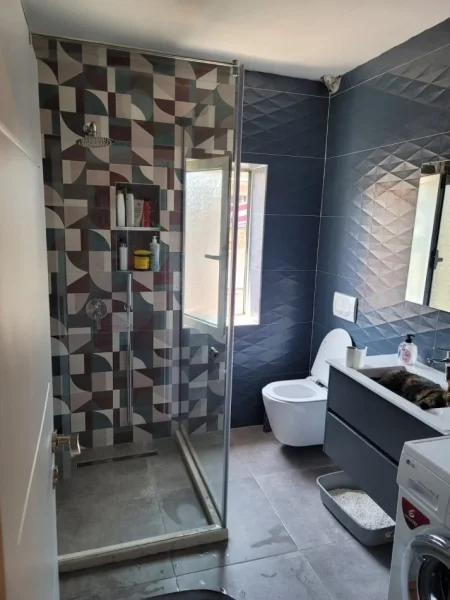 Tirane, shitet apartament 3+1 Kati 5, 96 m² 190.000 € (Rruga e Durresit)