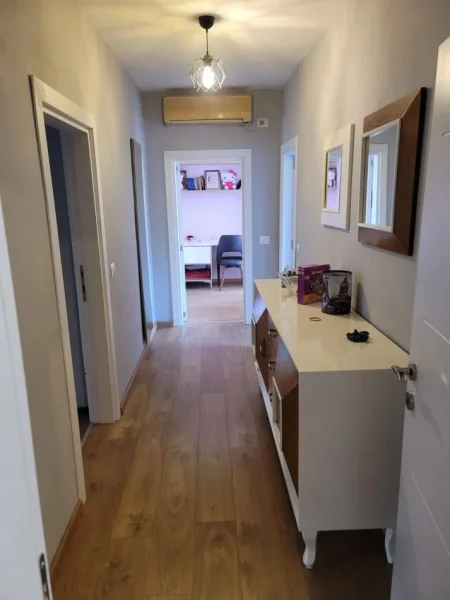 Tirane, shitet apartament 3+1 Kati 5, 96 m² 190.000 € (Rruga e Durresit)