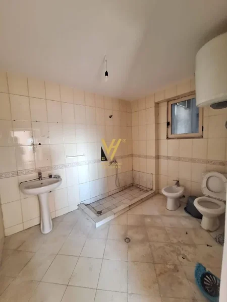 Fier, shitet apartament 2+1+Ballkon Kati 8, 138 m² 70.000 € (FIER)