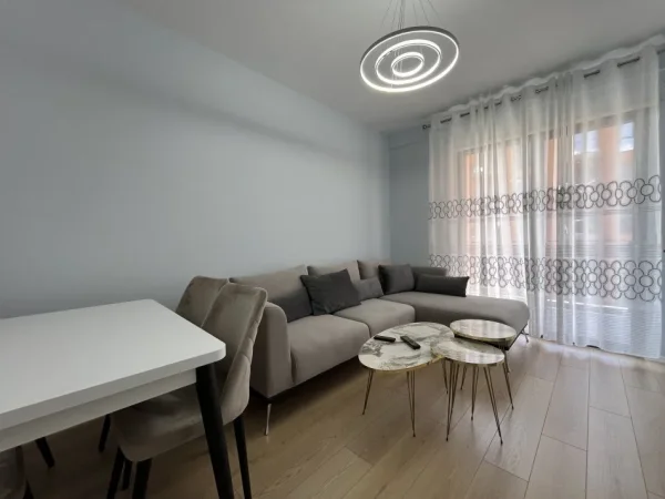 Tirane, jepet me qera apartament 1+1+Ballkon , 500 € 