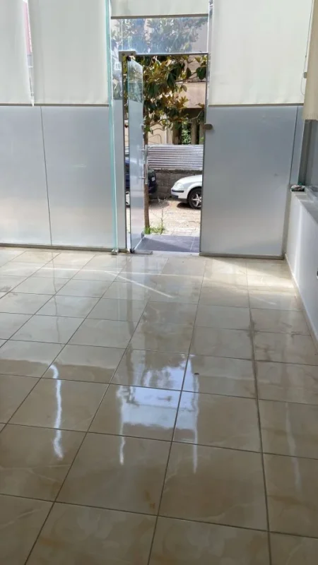 Tirane, jepet me qera ambjent biznesi Kati 0, 30 m² 300 € (Astir)
