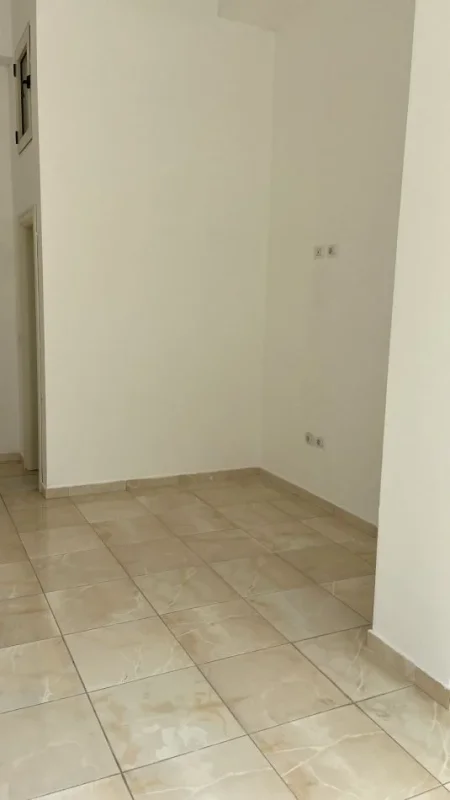 Tirane, jepet me qera ambjent biznesi Kati 0, 30 m² 300 € (Astir)
