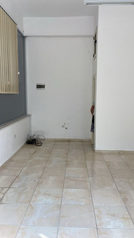 Tirane, jepet me qera ambjent biznesi Kati 0, 30 m² 300 € (Astir)