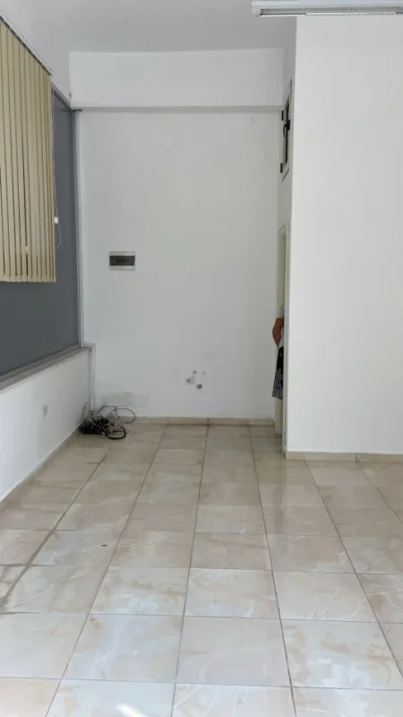 Tirane, jepet me qera ambjent biznesi Kati 0, 30 m² 300 € (Astir)