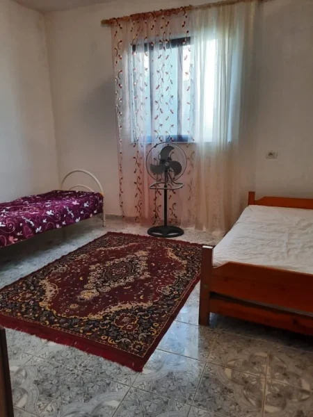 Tirane, jepet me qera apartament 2+1 Kati 1, 75 m² 279 € (Porcelan)