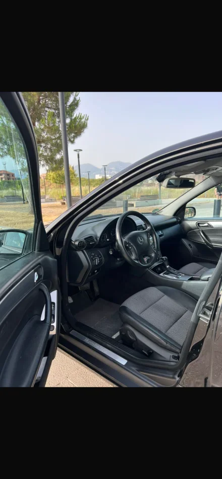 Tirane, shes makine Mercedes Benz Benzin+Gaz, e zeze automatik Kondicioner 250 km 4.500 €