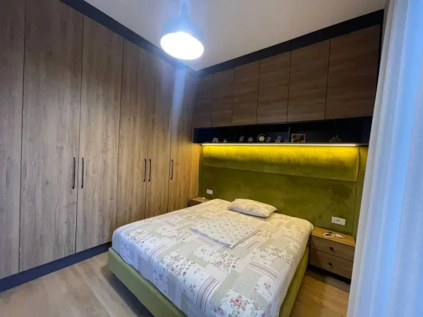 Tirane, shitet apartament 1+1+Ballkon Kati 3, 48 m² 120.000 € (Hoxha Tahsim / Shkolla Kuqe / Pazari i ri)
