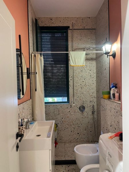 Tirane, shitet apartament 1+1+Ballkon Kati 3, 48 m² 120.000 € (Hoxha Tahsim / Shkolla Kuqe / Pazari i ri)
