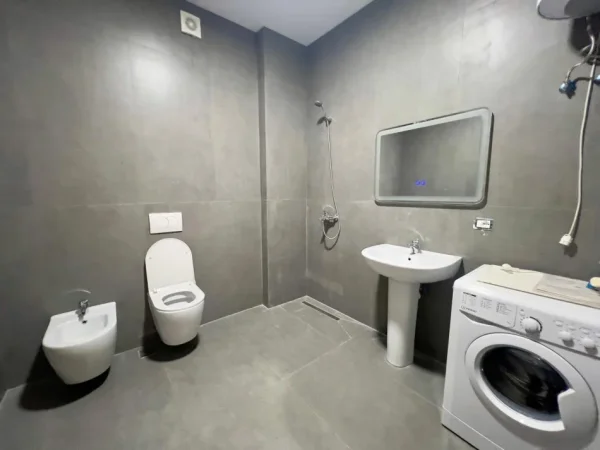 Tirane, jepet me qera apartament 2+1+Ballkon Kati 4, 101 m² 600 € (Rruga 5 Maji)