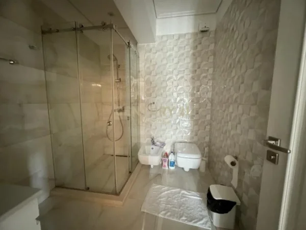 Shitet Duplex luksoz 2+1+2 Liqeni i thate. Neom96187