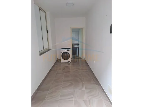 Tirane, shes ambjent biznesi Kati 0, 16 m² (Fresk)