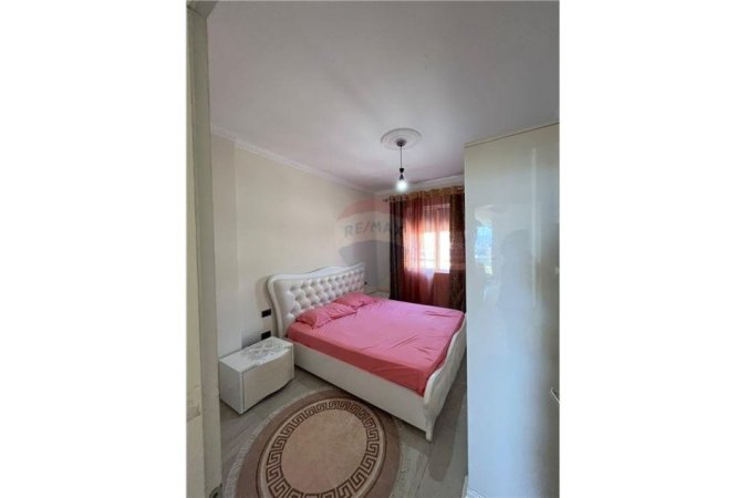Tirane, jepet me qera apartament 2+1 Kati 5, 80 m² 500 € (Selite e vjeter, Kopshti Botanik)