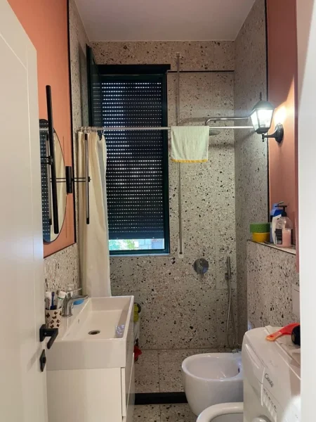 Tirane, shitet apartament 1+1 Kati 3, 48 m² 120.000 € (Pazari i Ri)