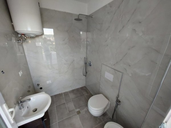 Tirane, jepet me qera apartament 1+1+Ballkon Kati 4, 55 m² 550 € (rruga Dritan Hoxha)