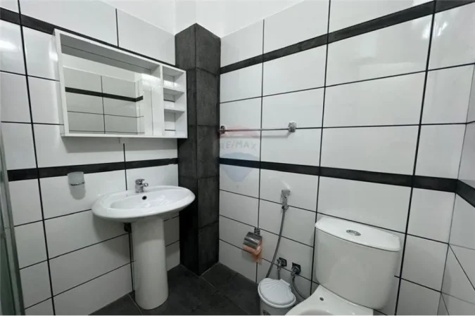Tirane, jepet me qera apartament 1+1+Ballkon Kati 0, 48 m² 350 € (Kodra e Diellit)