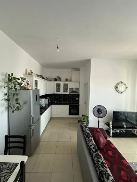 Tirane, jepet me qera apartament 2+1+Ballkon Kati 6, 83 m² 400 € (Kamez)