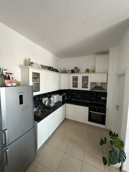 Tirane, jepet me qera apartament 2+1+Ballkon Kati 6, 83 m² 400 € (Kamez)