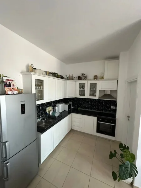 Tirane, jepet me qera apartament 2+1+Ballkon Kati 6, 83 m² 400 € (Kamez)