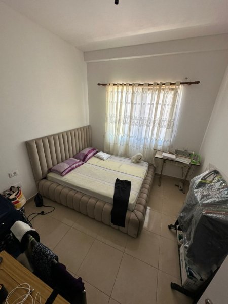 Tirane, jepet me qera apartament 2+1+Ballkon Kati 6, 83 m² 400 € (Kamez)