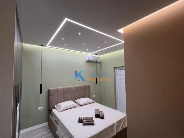 Tirane, jepet me qera apartament 1+1+Ballkon Kati 6, 55 m² 450€ (Pazari i Ri)