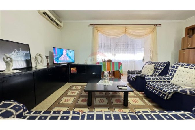 Tirane, jepet me qera apartament 1+1 Kati 3, 55 m² 400 € (Liceu Artistik)