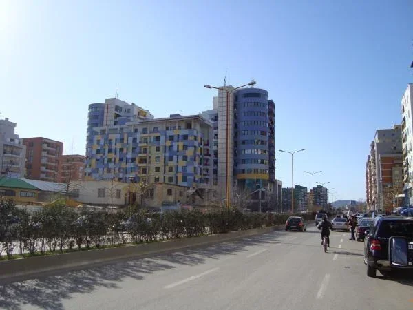 Tirane, shitet dyqan Kati 0, 175 m² 720.000 € 
