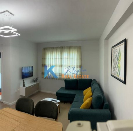 Tirane, jap me qera apartament 1+1+Ballkon Kati 1, 60 m² 400 € (Rruga 5 Maji)