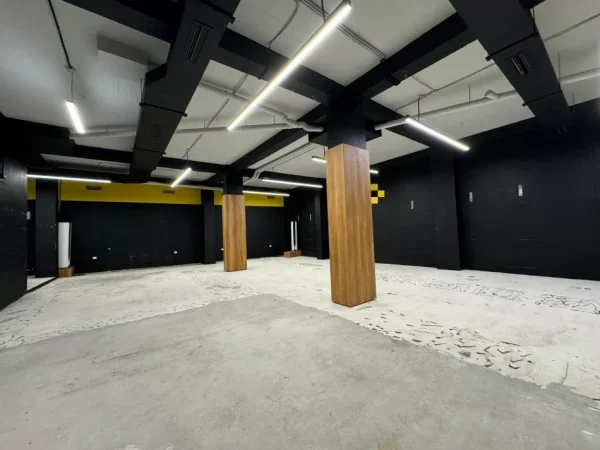 Ambient biznesi për qira ,750 m2, tek Rruga e Elbasanit!