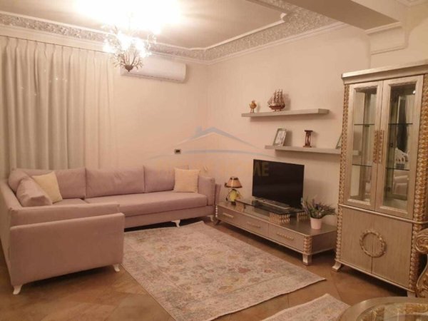 Tirane, jepet me qera apartament 2+1 Kati 8, 110 m² 750 € (Myslym Shyri)