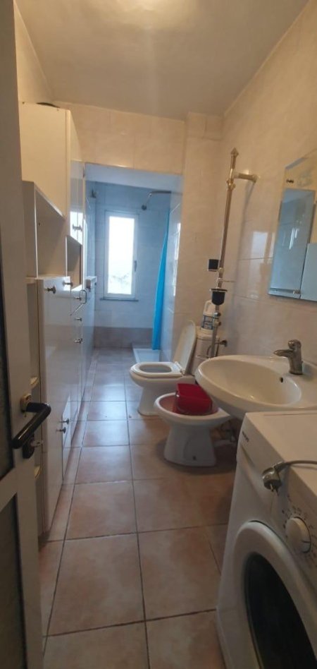 Tirane, jepet me qera apartament 2+1+Ballkon Kati 3, 75 m² 400 € (Hoxha Tahsim)