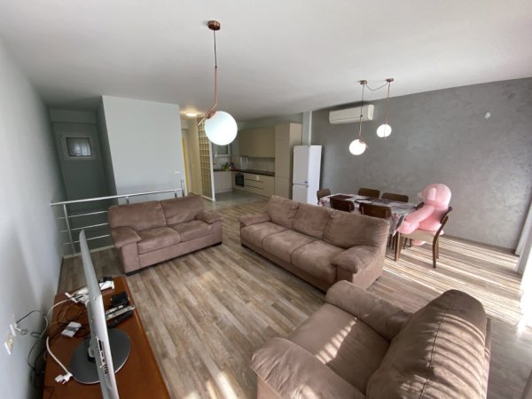 Tirane, jepet me qera apartament duplex 2+1+Aneks+Ballkon Kati 0, 127 m² 800 € (Kodra e Diellit)