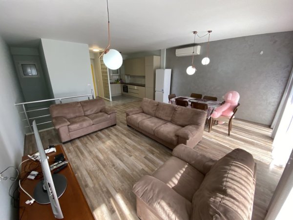 Tirane, jepet me qera apartament duplex 2+1+Aneks+Ballkon Kati 0, 127 m² 800 € (Kodra e Diellit)