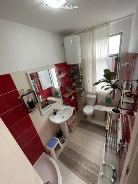 Tirane, shes apartament 2+1 Kati 1, 100 m² (liqeni i thate)