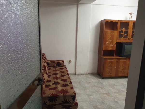 Tirane, jap me qera garsonier 1+1 Kati 1, 40 m² 250 € (rruga e kavajes)
