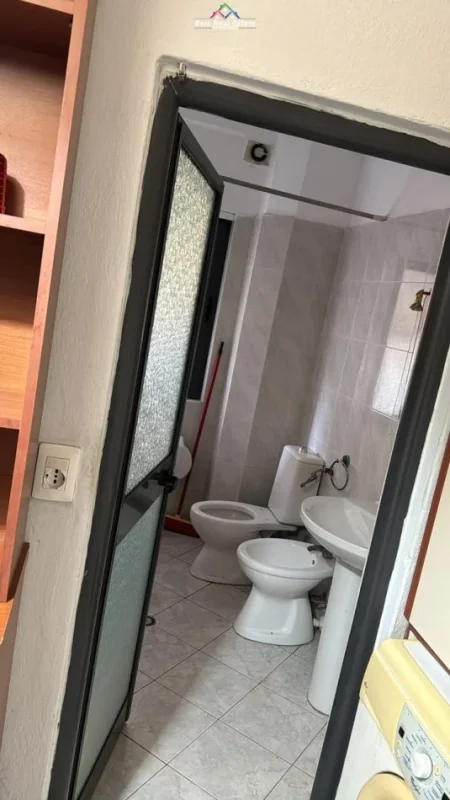 Tirane, jepet me qera apartament 1+1 Kati 4, 65 m² 400 € (don bosko)