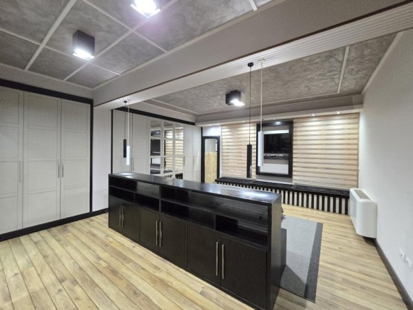 Tirane, jepet me qera apartament 2+1 Kati 4, 190 m² 1.900 € (mysly shyri)