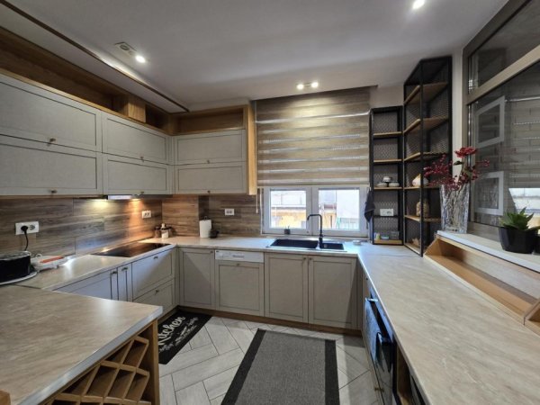 Tirane, jepet me qera apartament 2+1 Kati 4, 190 m² 1.900 € (mysly shyri)