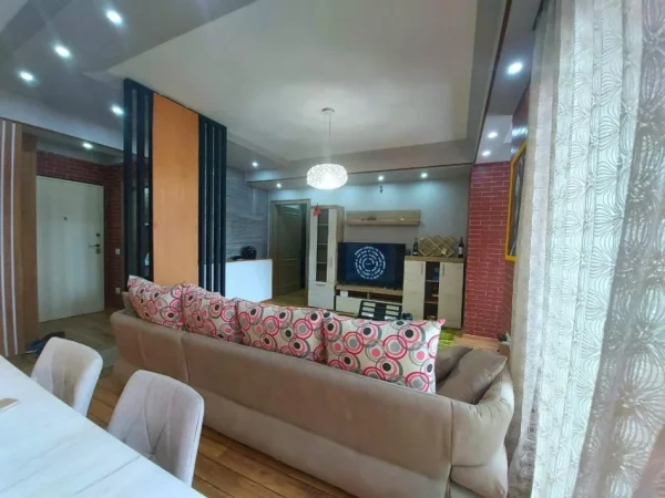 Tirane, jepet me qera apartament 1+1 Kati 8, 96 m² 1100 € (myslym shyri)