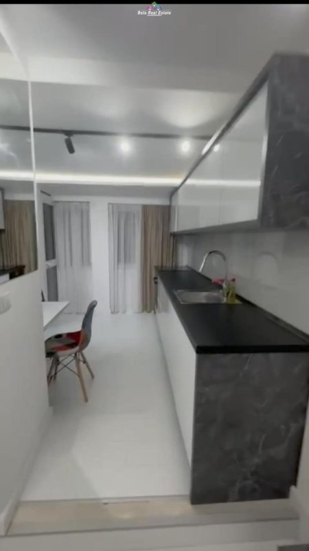 Tirane, jepet me qera 1+1 Kati 10, 43 m² 430 € (rruga e kavajes)